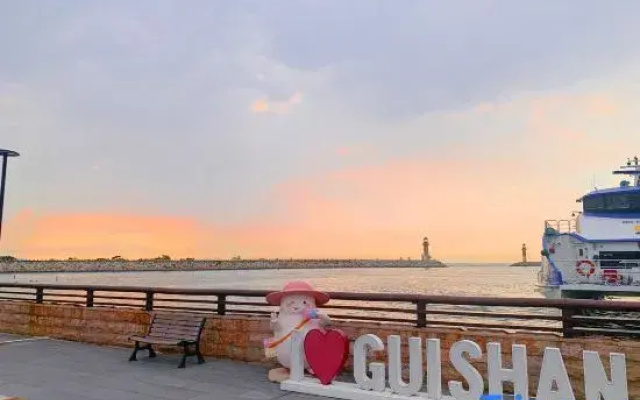 Sunshine Star Apartment (Zhuhai Guishan Island)