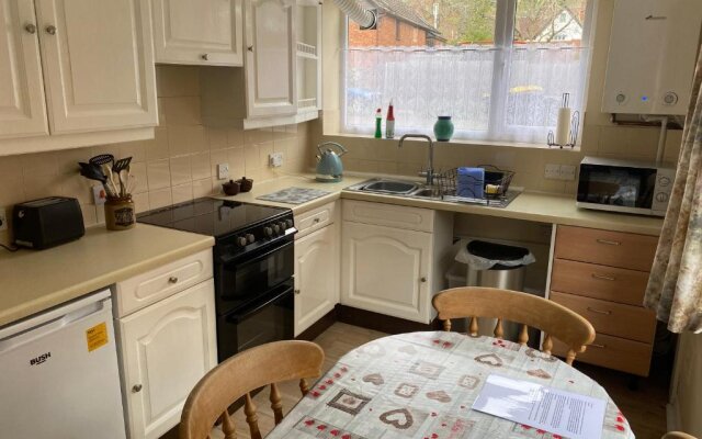 Large Ground floor apartment in the heart of Church Stretton with free parking