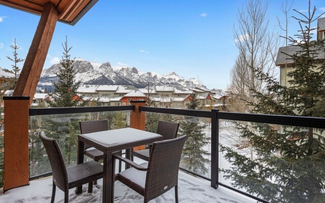 Exquisite 2BR/2BTH Luxury Condo with Mountain View