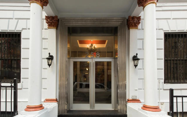 Royal Park Hotel & Hostel