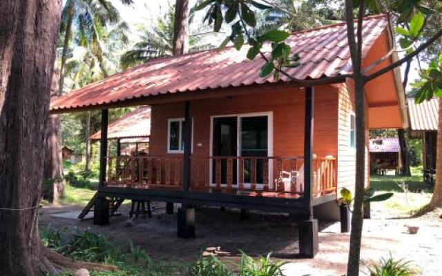 Aow Yai Bungalows