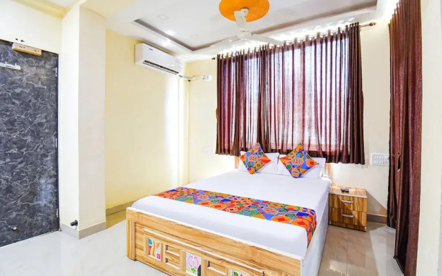 Fabexpress Prajakta Holiday Inn