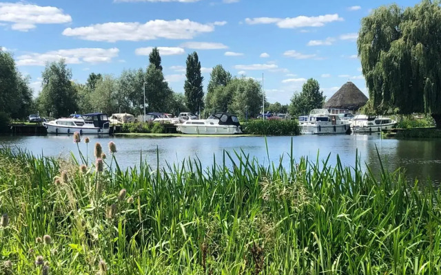 Pike & Eel Hotel and Marina