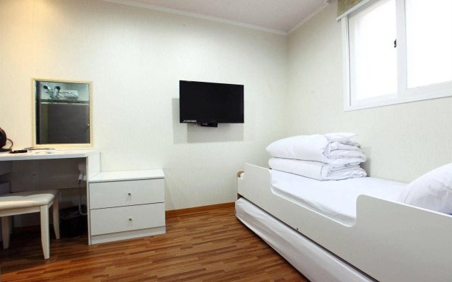 Chloe Guest House