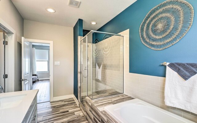 Stylish Houston Townhome ~ 3 Mi to Downtown!