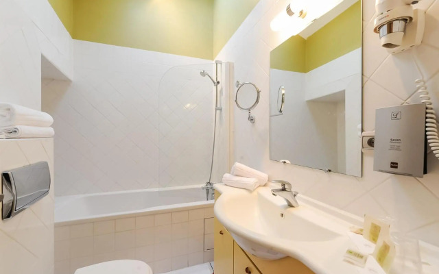 Les Glycines - Hôtel & Spa