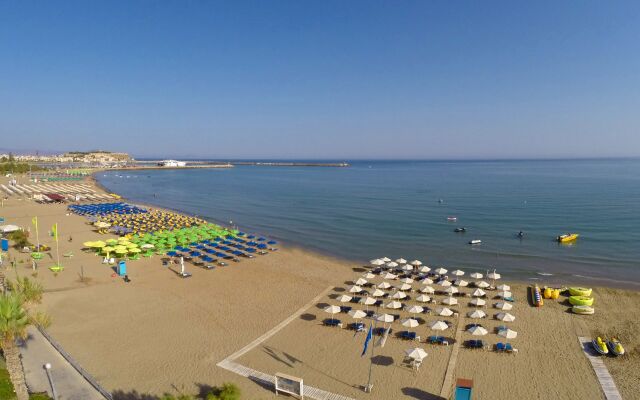 Steris Elegant Beach Hotel & Apartments