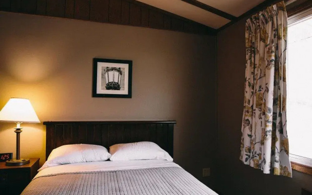 Fannies Supper Club and Motel