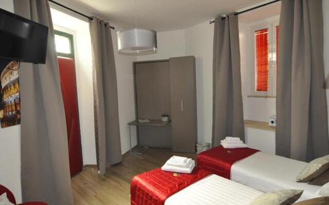 Flatinrome Deluxe Rooms