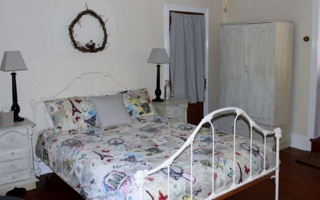 Mellers of Auburn Cafe and Accommodation