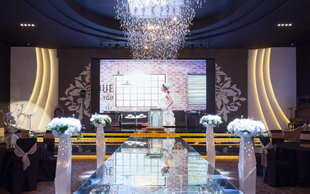 Charis Hotel