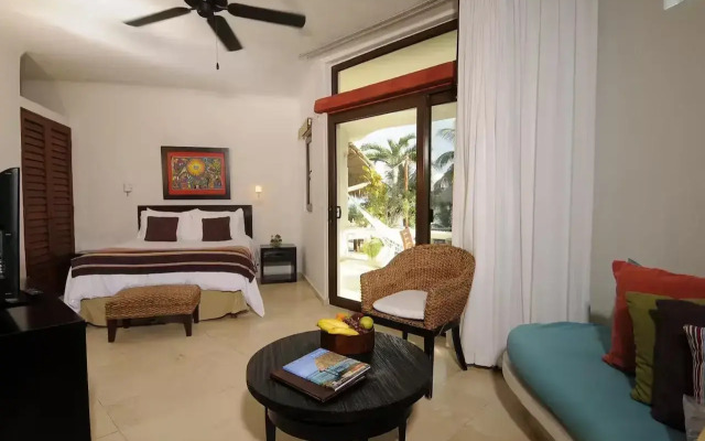 Playa Palms Beach Hotel