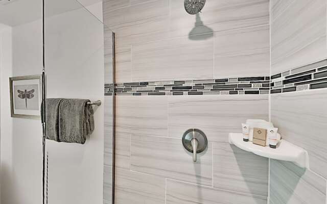 4916n73r 2 Bedroom Townhouse
