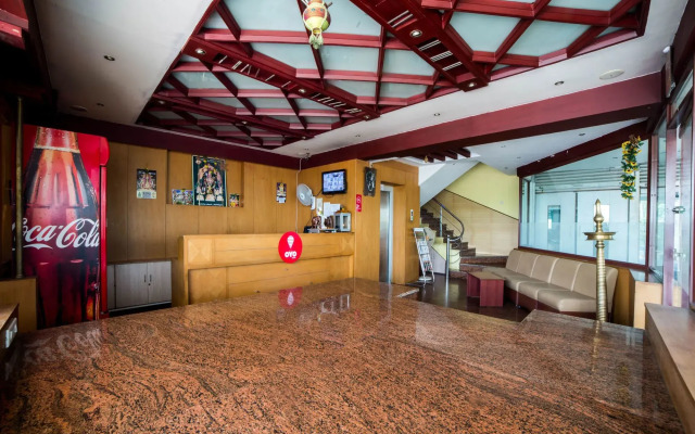 OYO 11585 Hotel Shreenithi