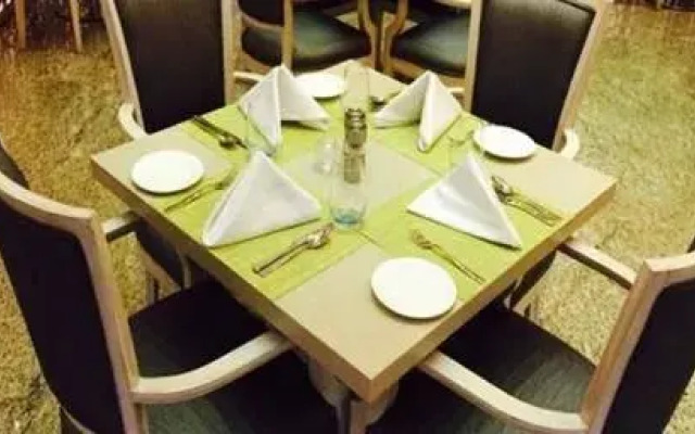 Niranta Airport Transit Hotel