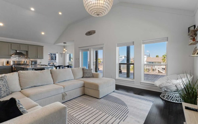 Dockside Dream Home for 10