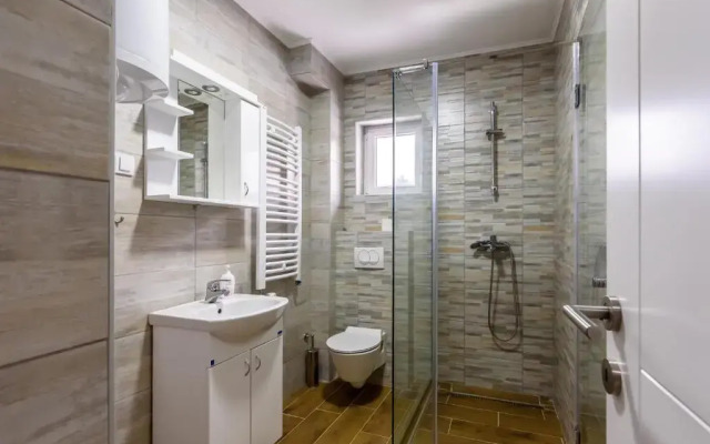 Apartmani “LAZAR” i “LENA”