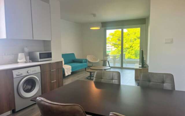 Phaedrus Living Coral Suites Aura