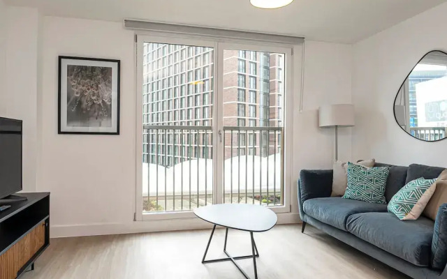 Deluxe Waterside Flat in Leeds