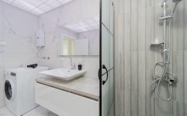 Villa With Pool and Backyard in Kepez