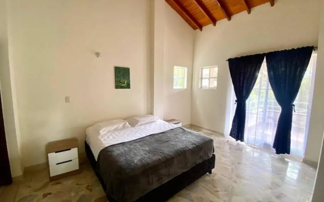 Casa con parking y terraza en sector exclusivo