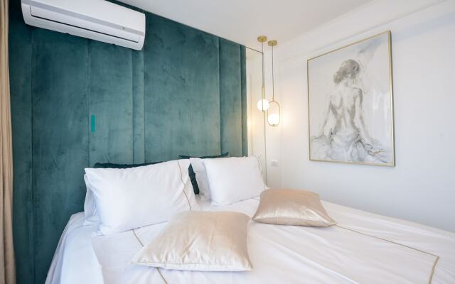 Celeste - One Bedroom Apartment - Next to Victoria Avenue and Cismigiu Park