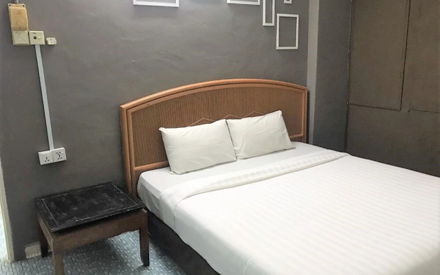 OYO 90465 Pelangi Baru Hotel