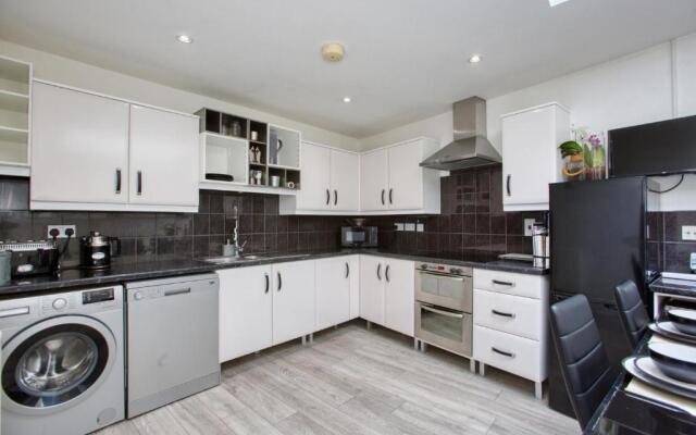 Fantastic 1BD Hideaway, 2 Minutes to the Sea