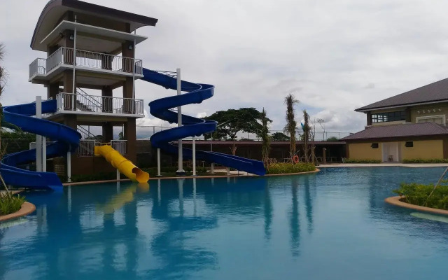 Aquamira Hotel & Resort