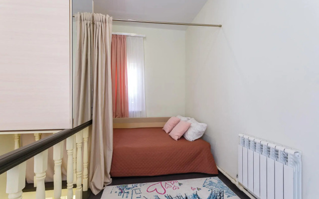 LaMare (LaMare) on Komsomolskaya street 4