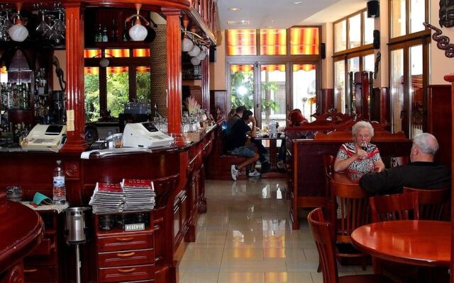 Hotel Mants II