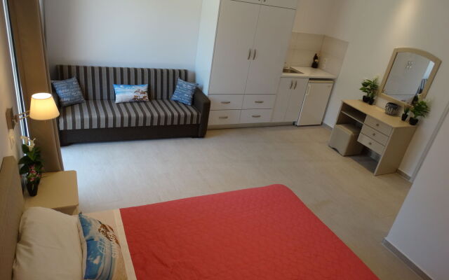 Makis Louvlis Apartments & Studios