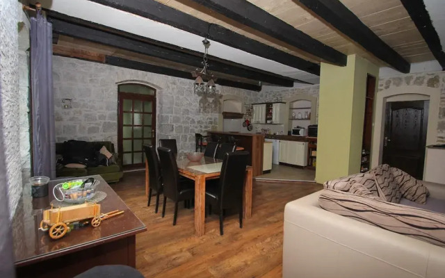 Apartment Vlado next to the beach