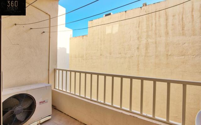 Seafront Sliema - Spacious 3BR opposite beach - AC by 360 Estates