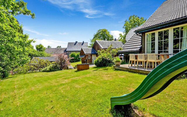 Pleasant Holiday Home in Weywertz Near the Lake