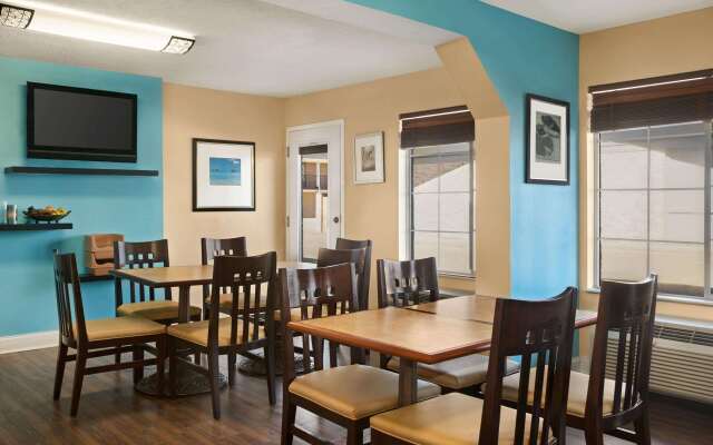 Super 8 by Wyndham Gulfport Biloxi Airport