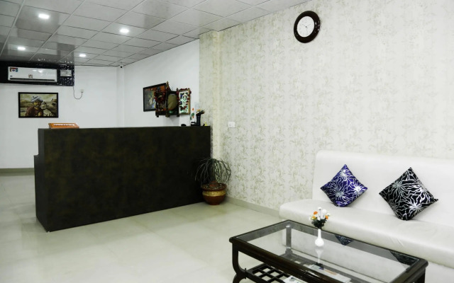 Hotel C P Palace by OYO Rooms