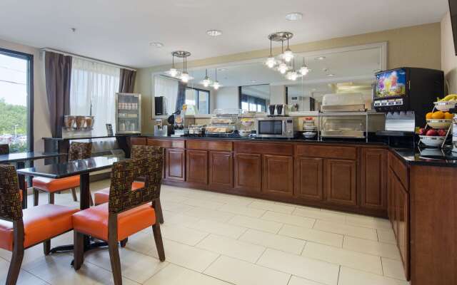Best Western Plus Huntersville Inn & Suites Near Lake Norman