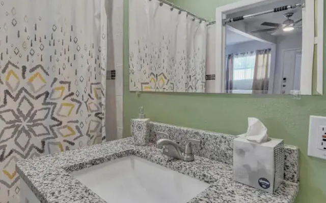 Cozy Suite Full Amenitie s pet Friendly