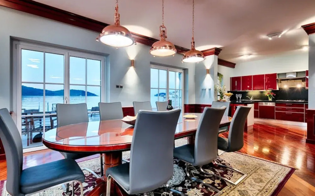 Apartments Donna with Sea View