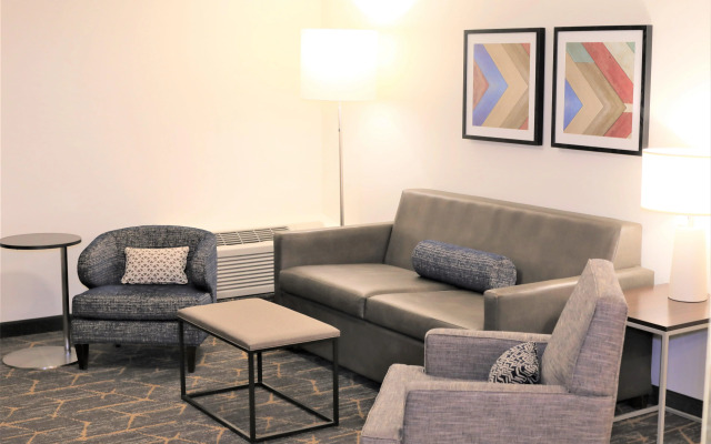 Holiday Inn & Suites St. Cloud by IHG