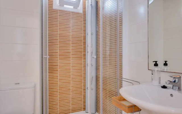 Quaint Apartment near Sea