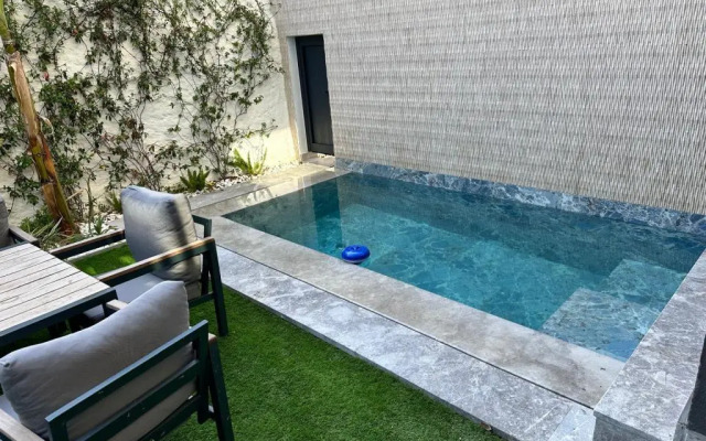 Ayayorgi̇ Homes & Hotels