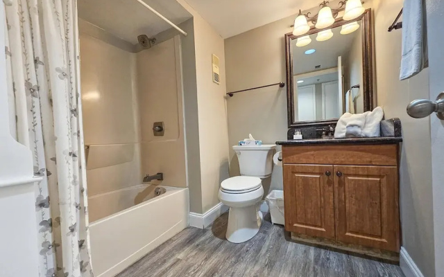507 South Hampton 2 Bedroom Condo