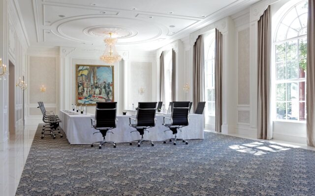 The Lord Nelson Hotel & Suites