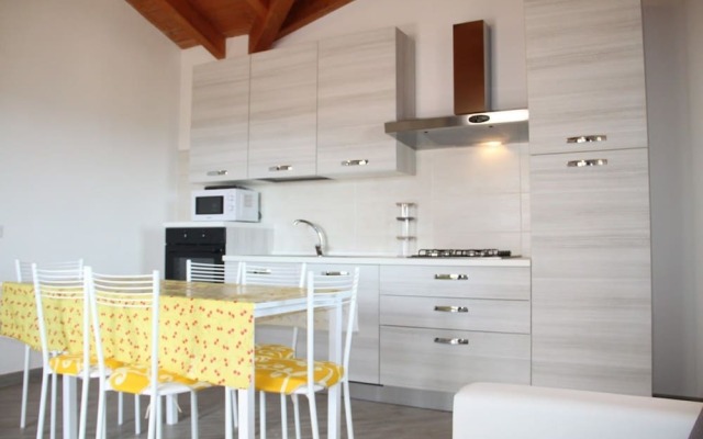 Modern & Chic Pool House 24