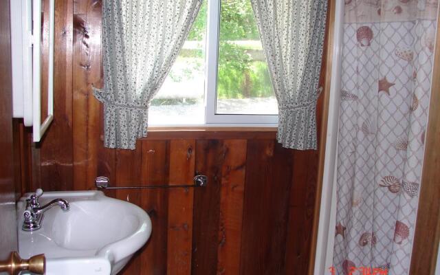 Sunnylea Resort & Cottages