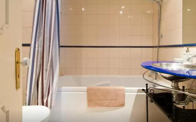 Flat with Terrace And River View - Se4