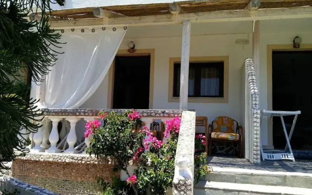 Relaxing Studio With Veranda 'n Garden