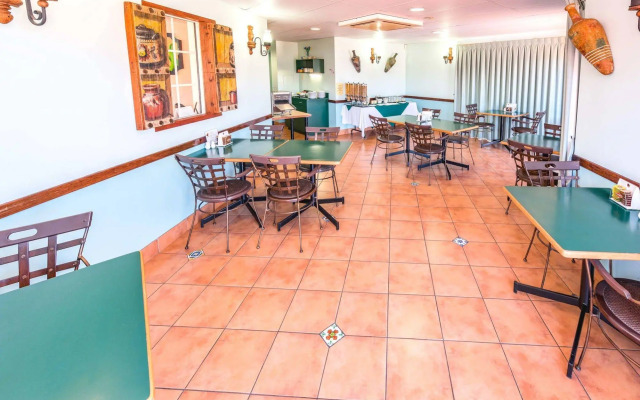 Villa Mirasol Motor Inn